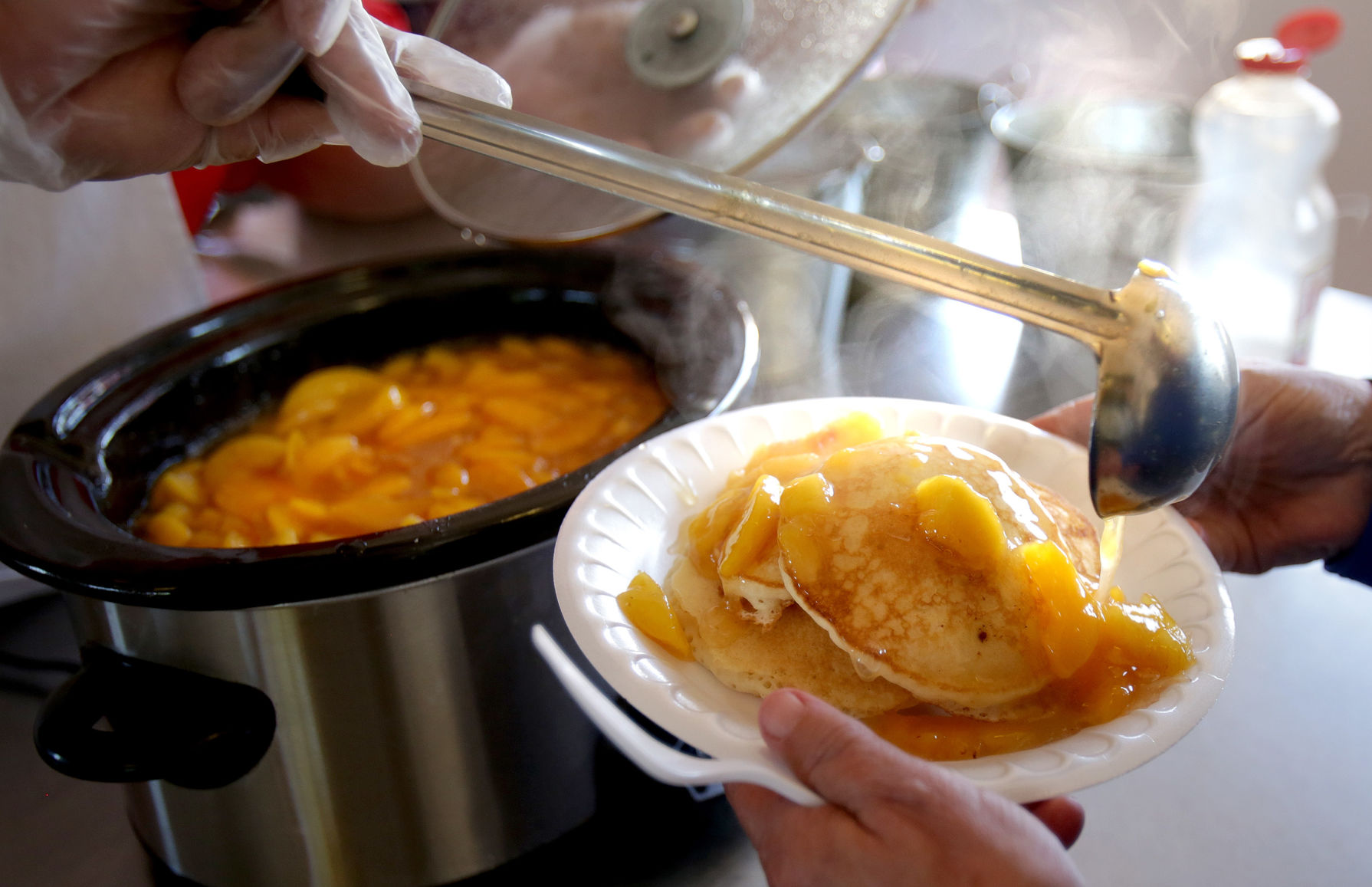 Peach Mania at Apple Annie's